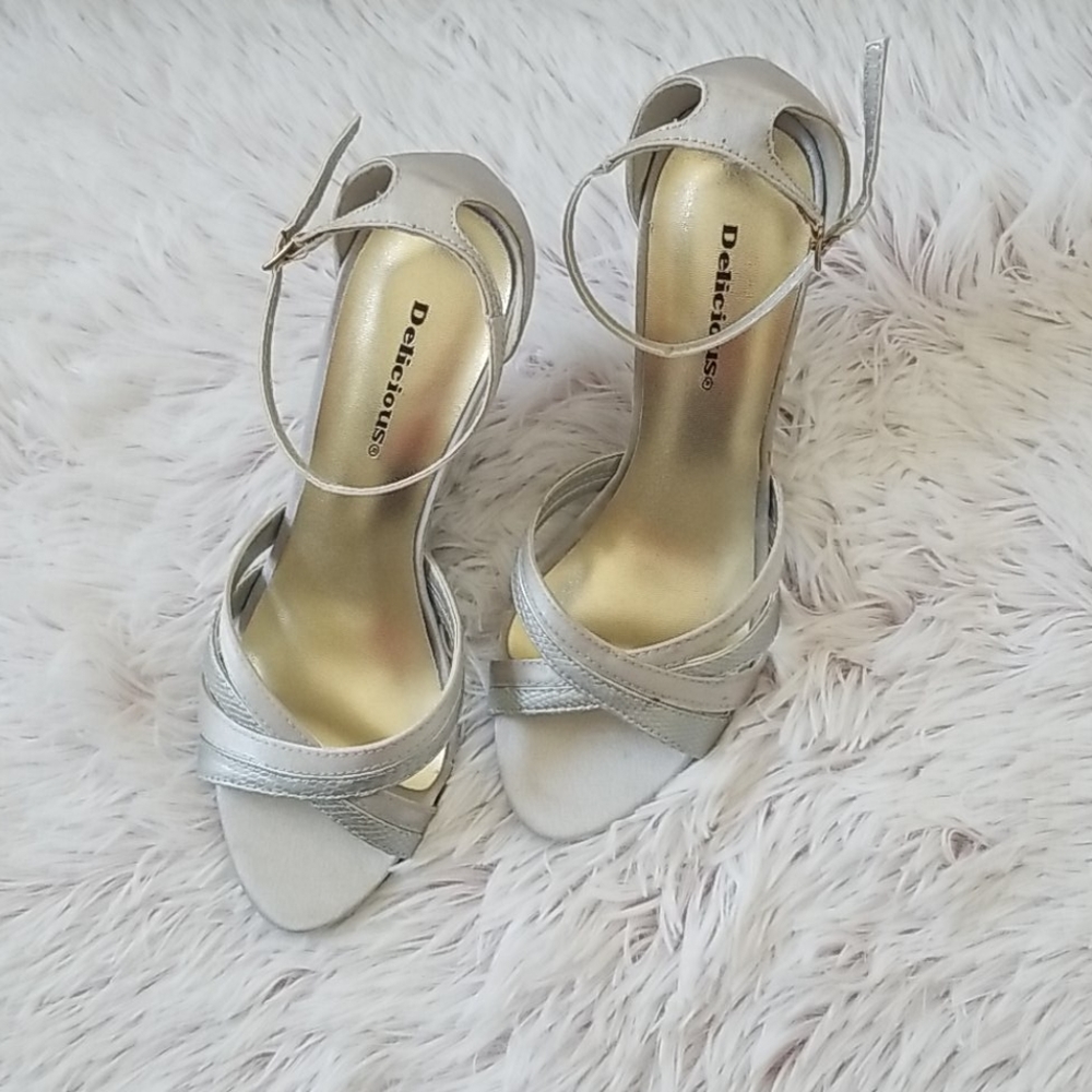 strappy summer sandals